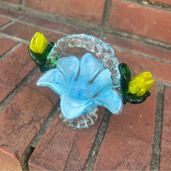 4" Vintage light Blue Small Hand Blown Glass Basket Spring Easter Excellent - Picture 3 of 11